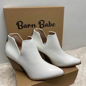 Brand New- Never Worn - Size 8.5 White Boots